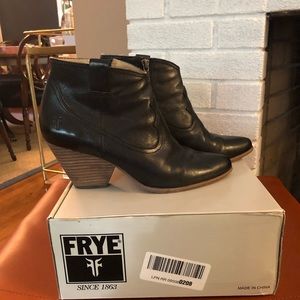 Frye Reina Bootie Size 8.5